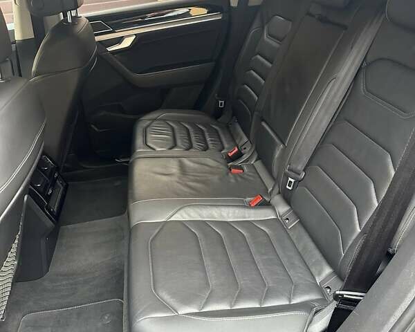 Серый Фольксваген Туарег, объемом двигателя 2.97 л и пробегом 246 тыс. км за 42000 $, фото 11 на Automoto.ua