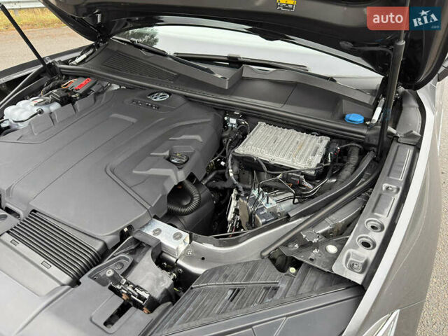 Сірий Фольксваген Туарег, об'ємом двигуна 3 л та пробігом 45 тис. км за 59999 $, фото 167 на Automoto.ua