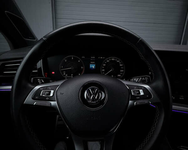 Сірий Фольксваген Туарег, об'ємом двигуна 3 л та пробігом 182 тис. км за 46000 $, фото 67 на Automoto.ua