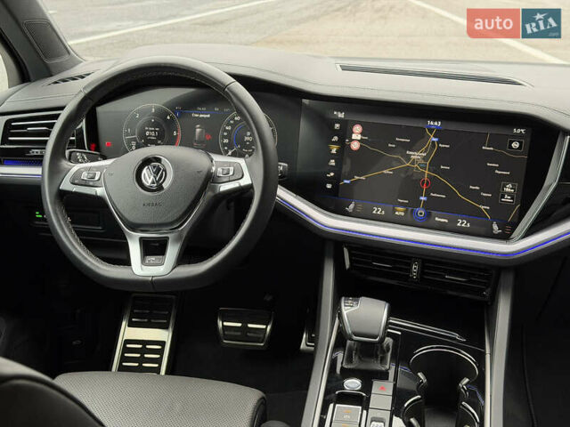 Сірий Фольксваген Туарег, об'ємом двигуна 3 л та пробігом 45 тис. км за 59999 $, фото 95 на Automoto.ua