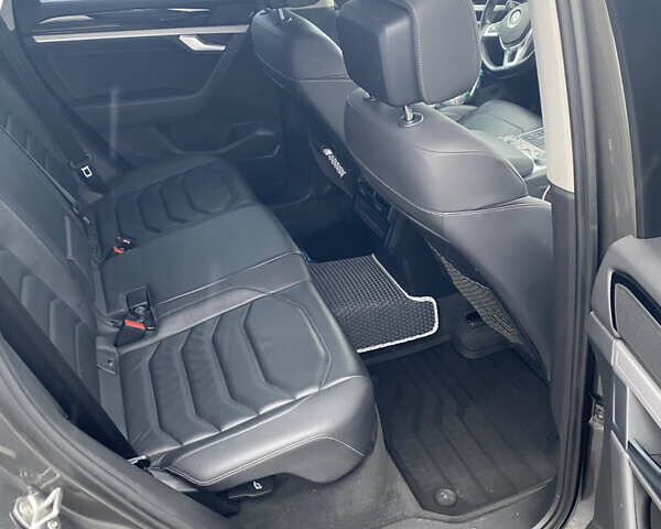 Серый Фольксваген Туарег, объемом двигателя 2.99 л и пробегом 117 тыс. км за 39900 $, фото 7 на Automoto.ua