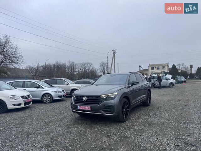 Серый Фольксваген Туарег, объемом двигателя 2.97 л и пробегом 155 тыс. км за 54500 $, фото 3 на Automoto.ua