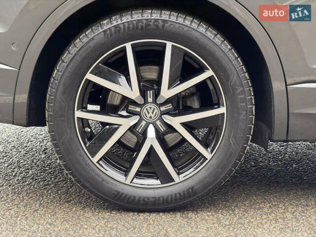 Сірий Фольксваген Туарег, об'ємом двигуна 3 л та пробігом 45 тис. км за 59999 $, фото 29 на Automoto.ua