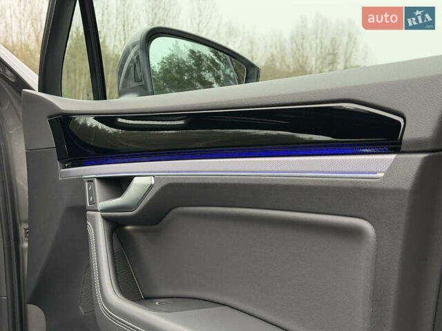 Сірий Фольксваген Туарег, об'ємом двигуна 3 л та пробігом 45 тис. км за 59999 $, фото 85 на Automoto.ua