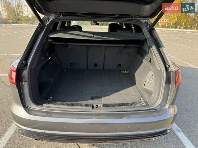 Серый Фольксваген Туарег, объемом двигателя 2.97 л и пробегом 214 тыс. км за 46700 $, фото 11 на Automoto.ua