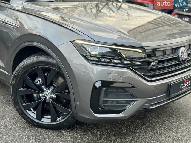 Серый Фольксваген Туарег, объемом двигателя 2.97 л и пробегом 142 тыс. км за 49700 $, фото 31 на Automoto.ua