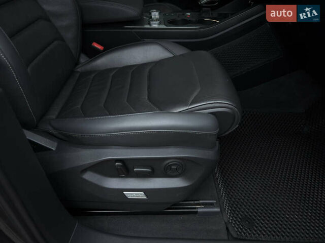 Сірий Фольксваген Туарег, об'ємом двигуна 3 л та пробігом 278 тис. км за 33700 $, фото 63 на Automoto.ua