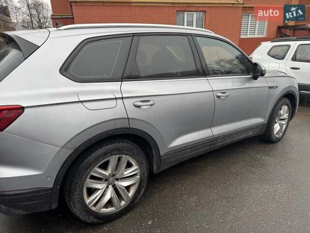 Сірий Фольксваген Туарег, об'ємом двигуна 3 л та пробігом 67 тис. км за 44000 $, фото 5 на Automoto.ua