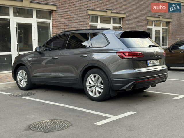 Сірий Фольксваген Туарег, об'ємом двигуна 3 л та пробігом 253 тис. км за 32900 $, фото 11 на Automoto.ua