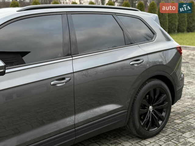 Сірий Фольксваген Туарег, об'ємом двигуна 3 л та пробігом 278 тис. км за 33700 $, фото 35 на Automoto.ua