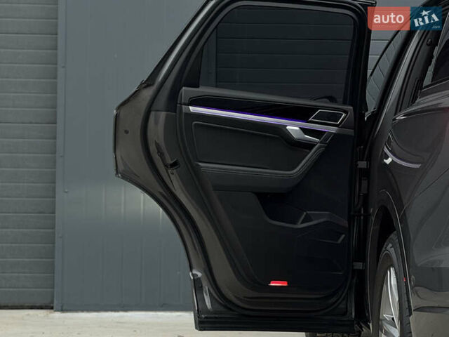 Сірий Фольксваген Туарег, об'ємом двигуна 3 л та пробігом 182 тис. км за 46000 $, фото 40 на Automoto.ua