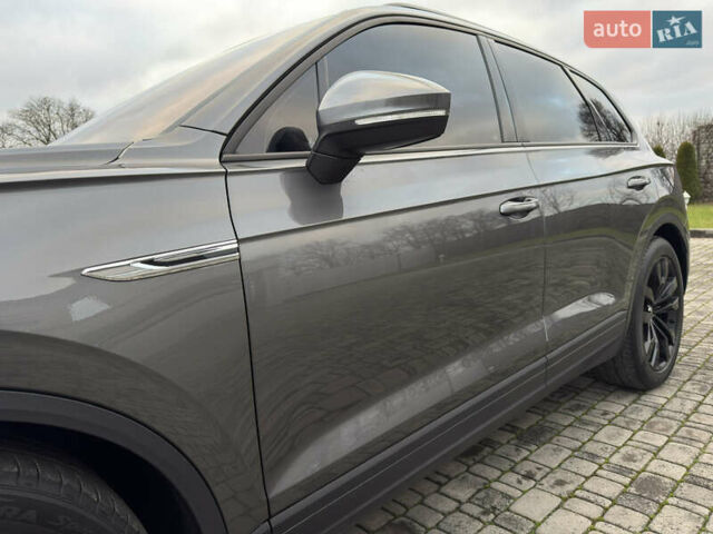 Сірий Фольксваген Туарег, об'ємом двигуна 3 л та пробігом 278 тис. км за 33700 $, фото 17 на Automoto.ua