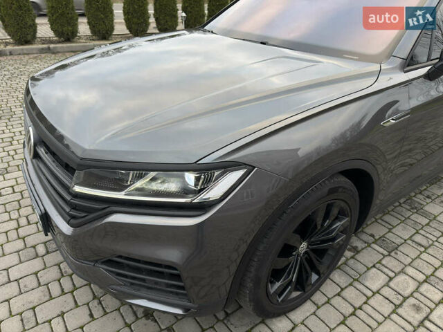 Сірий Фольксваген Туарег, об'ємом двигуна 3 л та пробігом 278 тис. км за 33700 $, фото 16 на Automoto.ua