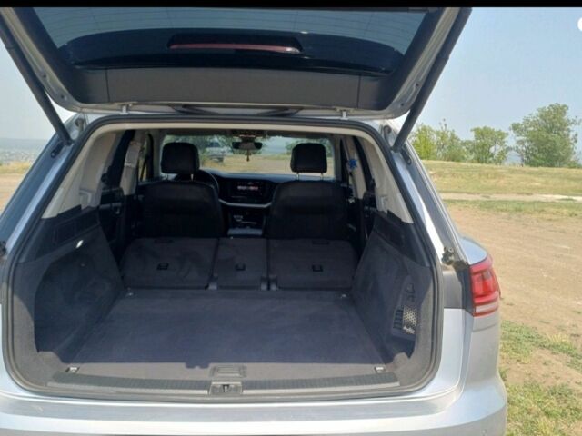 Серый Фольксваген Туарег, объемом двигателя 3 л и пробегом 79 тыс. км за 40500 $, фото 14 на Automoto.ua