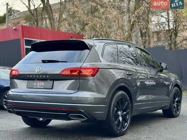 Серый Фольксваген Туарег, объемом двигателя 2.97 л и пробегом 142 тыс. км за 49700 $, фото 2 на Automoto.ua