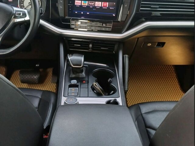 Серый Фольксваген Туарег, объемом двигателя 3 л и пробегом 79 тыс. км за 40500 $, фото 10 на Automoto.ua