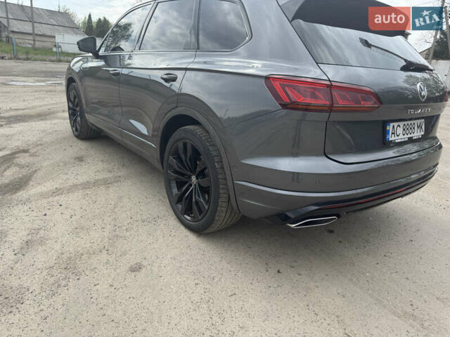 Серый Фольксваген Туарег, объемом двигателя 2.97 л и пробегом 128 тыс. км за 57500 $, фото 6 на Automoto.ua