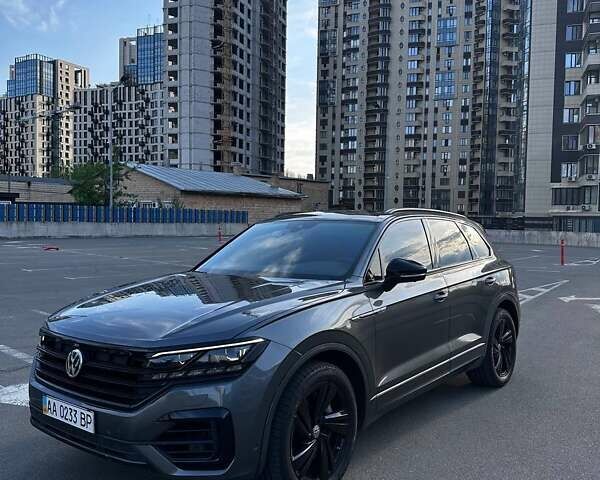 Сірий Фольксваген Туарег, об'ємом двигуна 3.96 л та пробігом 140 тис. км за 58000 $, фото 2 на Automoto.ua