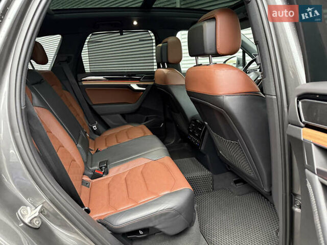 Серый Фольксваген Туарег, объемом двигателя 3 л и пробегом 85 тыс. км за 56500 $, фото 46 на Automoto.ua