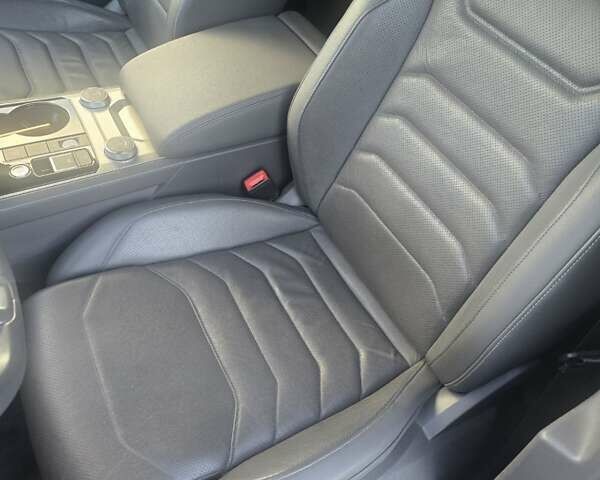 Сірий Фольксваген Туарег, об'ємом двигуна 2.97 л та пробігом 71 тис. км за 57900 $, фото 6 на Automoto.ua