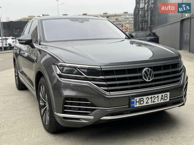 Серый Фольксваген Туарег, объемом двигателя 3 л и пробегом 246 тыс. км за 41750 $, фото 48 на Automoto.ua