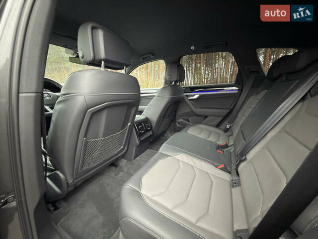 Сірий Фольксваген Туарег, об'ємом двигуна 3 л та пробігом 45 тис. км за 59999 $, фото 69 на Automoto.ua