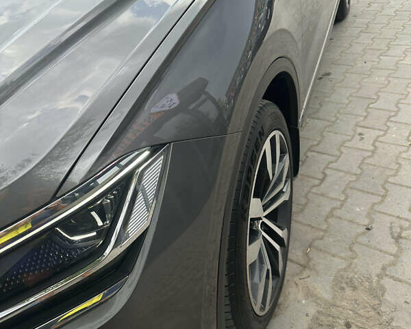 Серый Фольксваген Туарег, объемом двигателя 2.97 л и пробегом 135 тыс. км за 52000 $, фото 11 на Automoto.ua