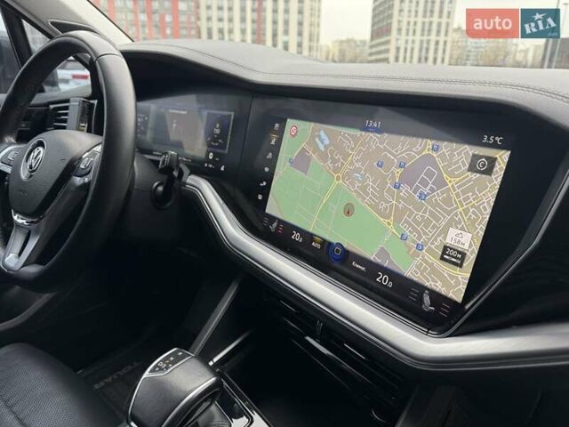 Серый Фольксваген Туарег, объемом двигателя 3 л и пробегом 246 тыс. км за 41750 $, фото 13 на Automoto.ua