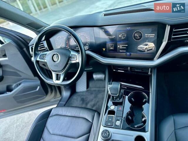 Сірий Фольксваген Туарег, об'ємом двигуна 3 л та пробігом 160 тис. км за 45800 $, фото 11 на Automoto.ua