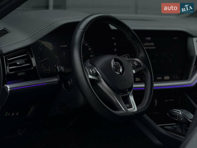 Сірий Фольксваген Туарег, об'ємом двигуна 3 л та пробігом 182 тис. км за 46000 $, фото 48 на Automoto.ua