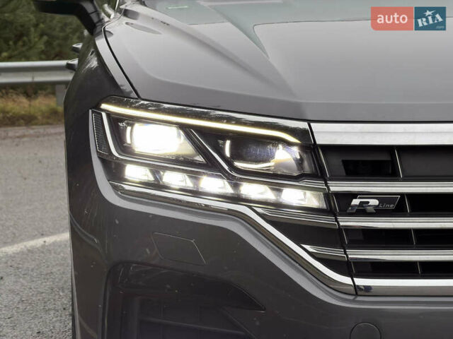 Сірий Фольксваген Туарег, об'ємом двигуна 3 л та пробігом 45 тис. км за 59999 $, фото 16 на Automoto.ua