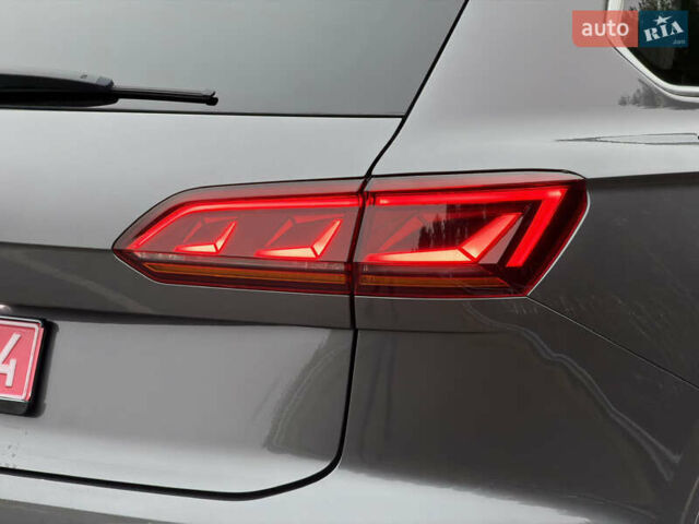 Сірий Фольксваген Туарег, об'ємом двигуна 3 л та пробігом 45 тис. км за 59999 $, фото 48 на Automoto.ua