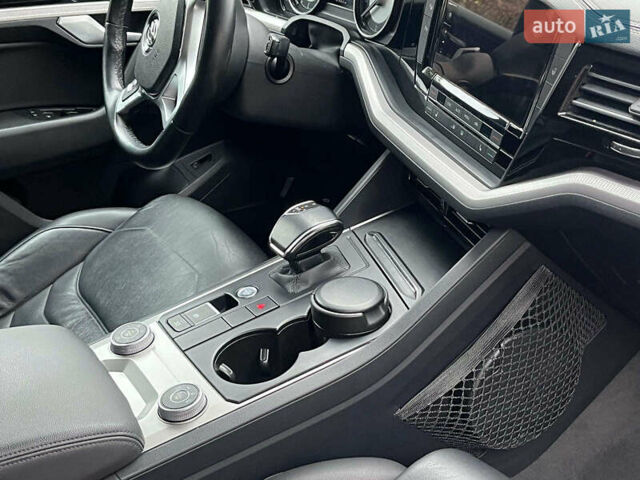 Серый Фольксваген Туарег, объемом двигателя 3.6 л и пробегом 117 тыс. км за 39990 $, фото 16 на Automoto.ua