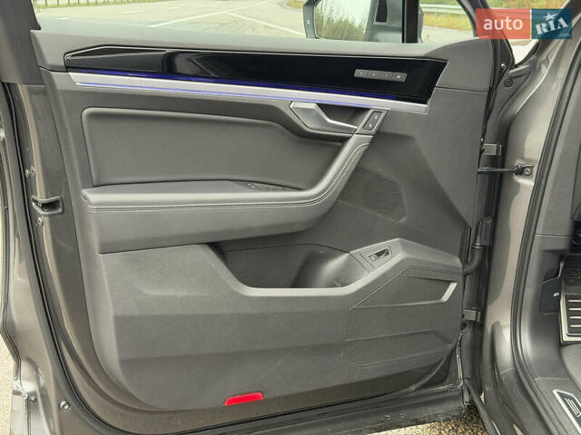 Сірий Фольксваген Туарег, об'ємом двигуна 3 л та пробігом 45 тис. км за 59999 $, фото 51 на Automoto.ua