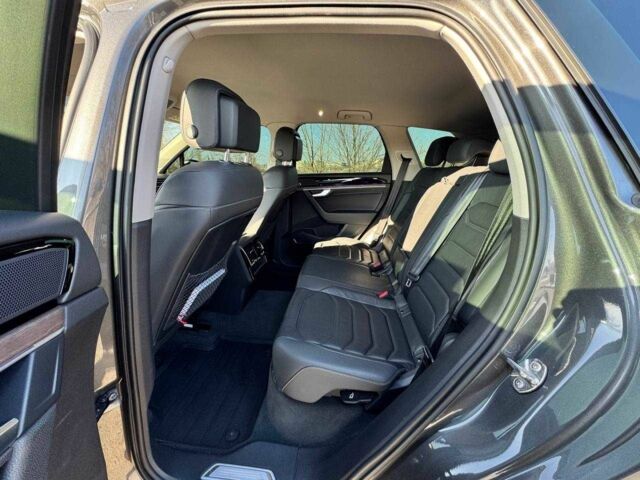 Сірий Фольксваген Туарег, об'ємом двигуна 3 л та пробігом 80 тис. км за 42000 $, фото 6 на Automoto.ua