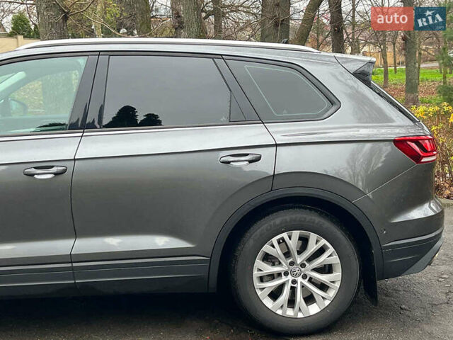Серый Фольксваген Туарег, объемом двигателя 3.6 л и пробегом 117 тыс. км за 39990 $, фото 6 на Automoto.ua