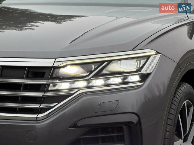 Сірий Фольксваген Туарег, об'ємом двигуна 3 л та пробігом 45 тис. км за 59999 $, фото 22 на Automoto.ua