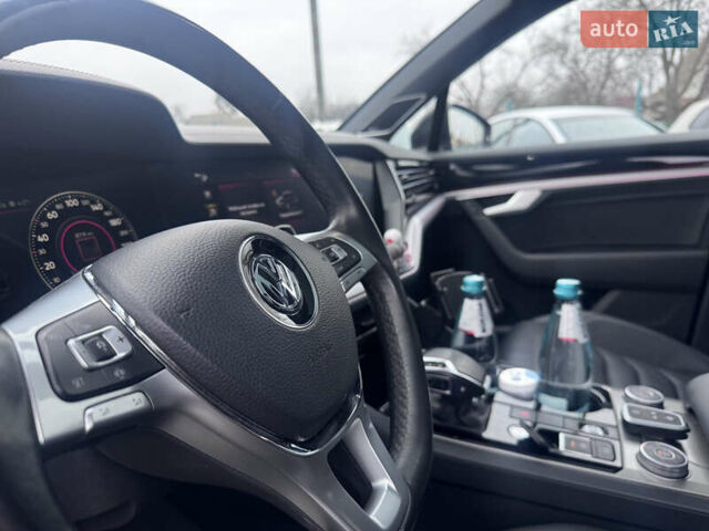 Серый Фольксваген Туарег, объемом двигателя 2.97 л и пробегом 155 тыс. км за 54500 $, фото 28 на Automoto.ua