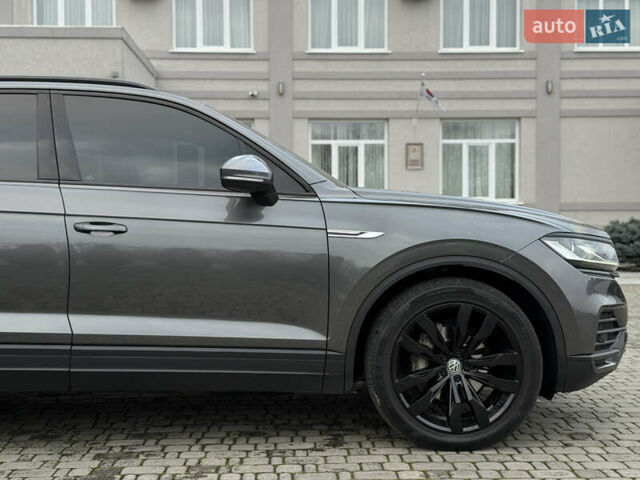Сірий Фольксваген Туарег, об'ємом двигуна 3 л та пробігом 278 тис. км за 33700 $, фото 24 на Automoto.ua