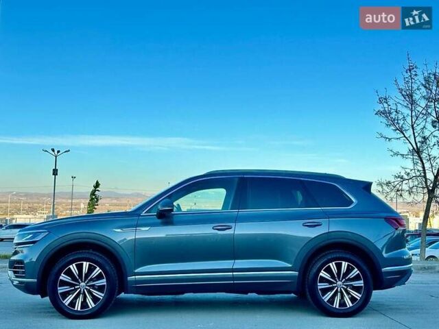 Сірий Фольксваген Туарег, об'ємом двигуна 3 л та пробігом 160 тис. км за 45800 $, фото 1 на Automoto.ua