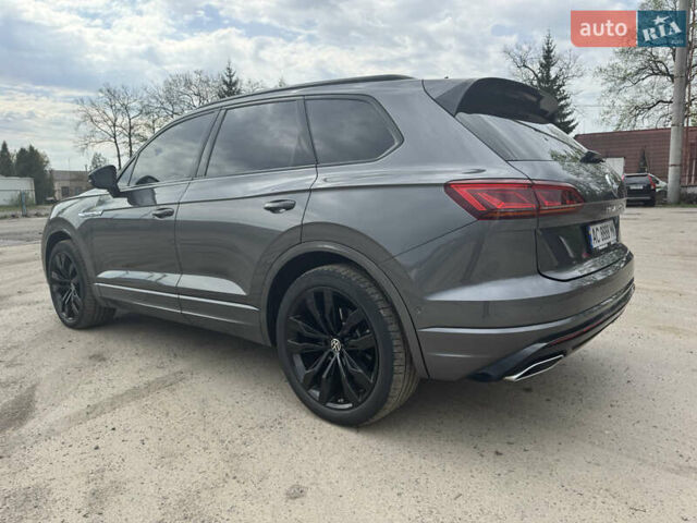 Серый Фольксваген Туарег, объемом двигателя 2.97 л и пробегом 128 тыс. км за 57500 $, фото 5 на Automoto.ua