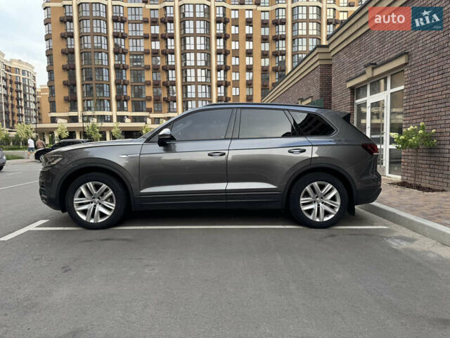 Сірий Фольксваген Туарег, об'ємом двигуна 3 л та пробігом 253 тис. км за 32900 $, фото 6 на Automoto.ua