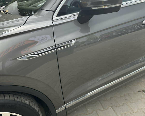 Серый Фольксваген Туарег, объемом двигателя 2.97 л и пробегом 135 тыс. км за 52000 $, фото 13 на Automoto.ua