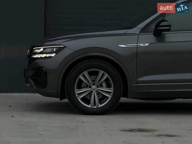 Сірий Фольксваген Туарег, об'ємом двигуна 3 л та пробігом 182 тис. км за 46000 $, фото 27 на Automoto.ua