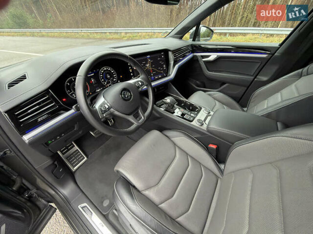 Сірий Фольксваген Туарег, об'ємом двигуна 3 л та пробігом 45 тис. км за 59999 $, фото 63 на Automoto.ua