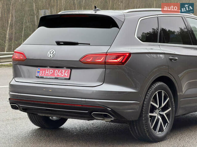 Сірий Фольксваген Туарег, об'ємом двигуна 3 л та пробігом 45 тис. км за 59999 $, фото 46 на Automoto.ua