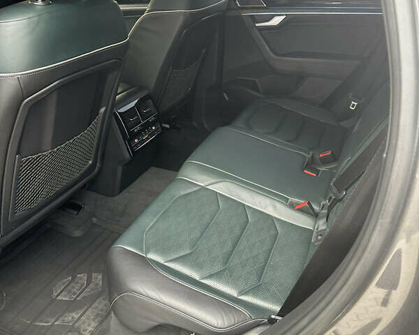 Серый Фольксваген Туарег, объемом двигателя 2.97 л и пробегом 135 тыс. км за 52000 $, фото 2 на Automoto.ua