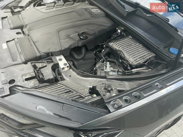 Серый Фольксваген Туарег, объемом двигателя 2.97 л и пробегом 166 тыс. км за 53000 $, фото 4 на Automoto.ua