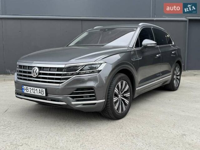 Серый Фольксваген Туарег, объемом двигателя 3 л и пробегом 246 тыс. км за 41750 $, фото 6 на Automoto.ua