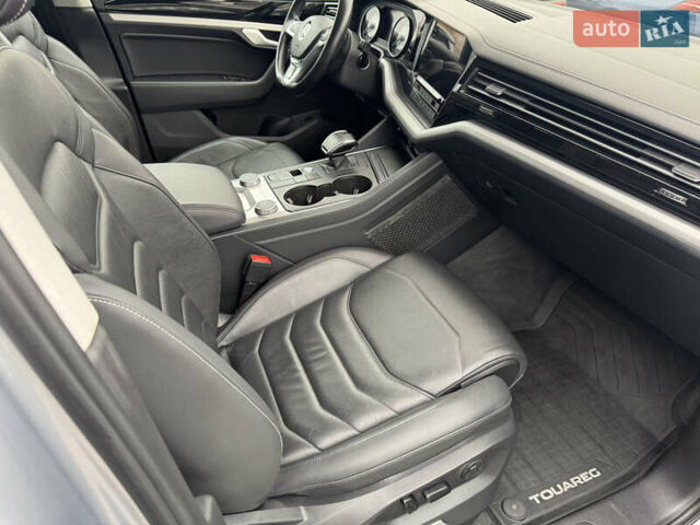 Сірий Фольксваген Туарег, об'ємом двигуна 3 л та пробігом 128 тис. км за 34500 $, фото 7 на Automoto.ua
